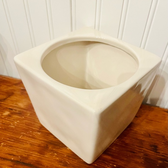 Rae Dunn HOUSE Birdhouse Cookie/Treat Jar - Picture 4 of 7